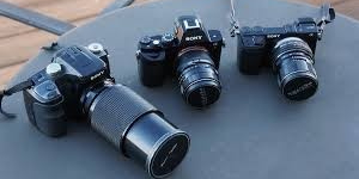 Is a Full-Frame Lens Compatible with an APS-C Camera (and Vice Versa)?