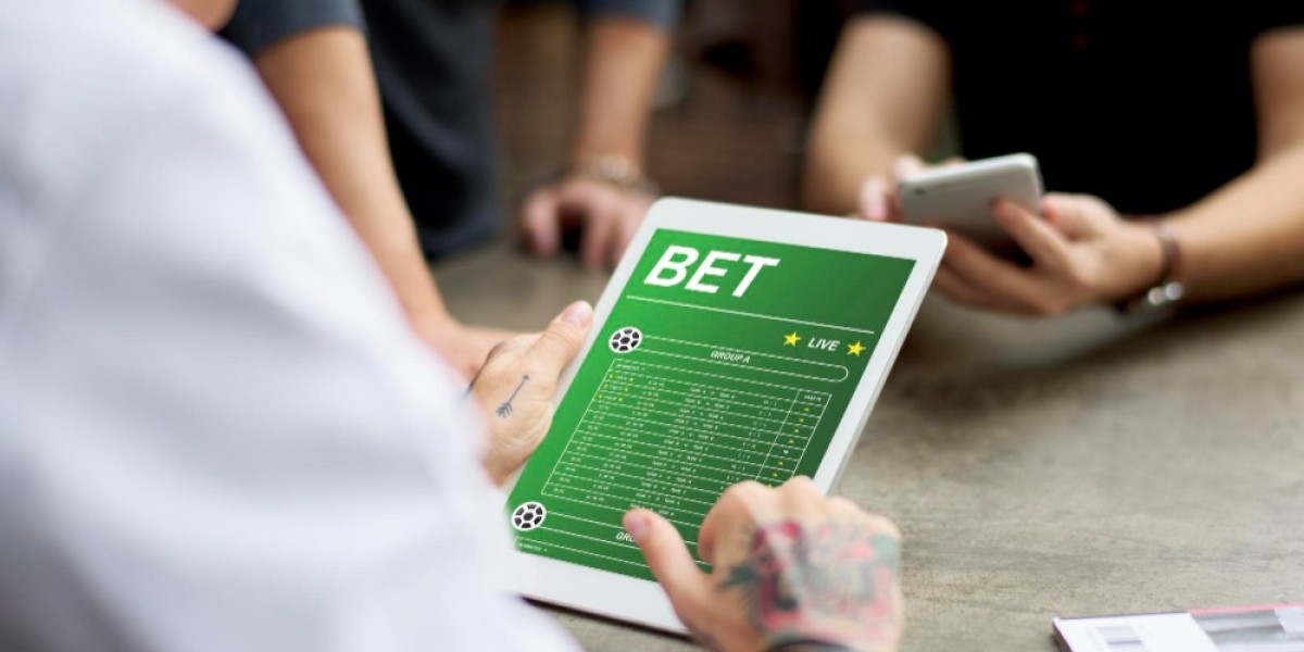 The Evolution of Online Poker: From Desktop to Mobile to VR
