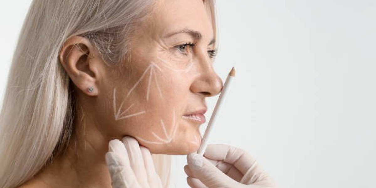 What Happens During a Facelift Consultation in Islamabad?
