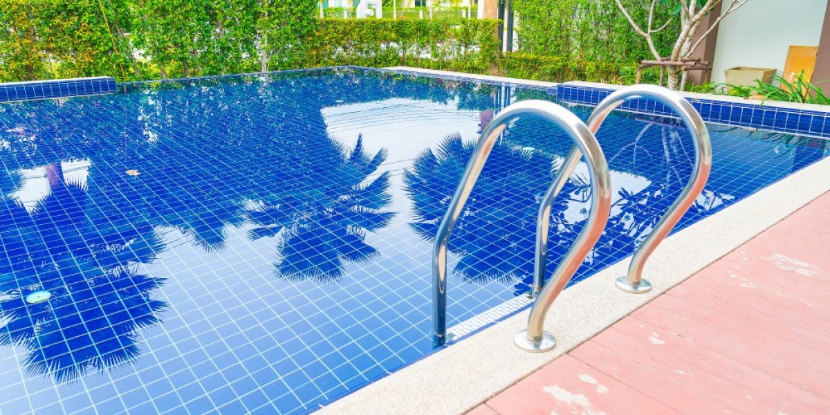 Why Is My Pool Turning Green and How Can I Fix It?