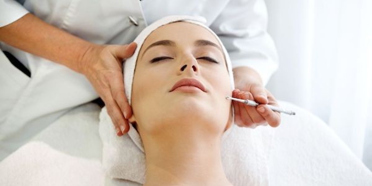 Does electrolysis damage skin?