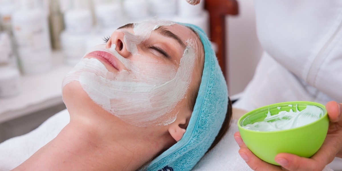 Is Deep Cleansing Facial with Extraction Safe?