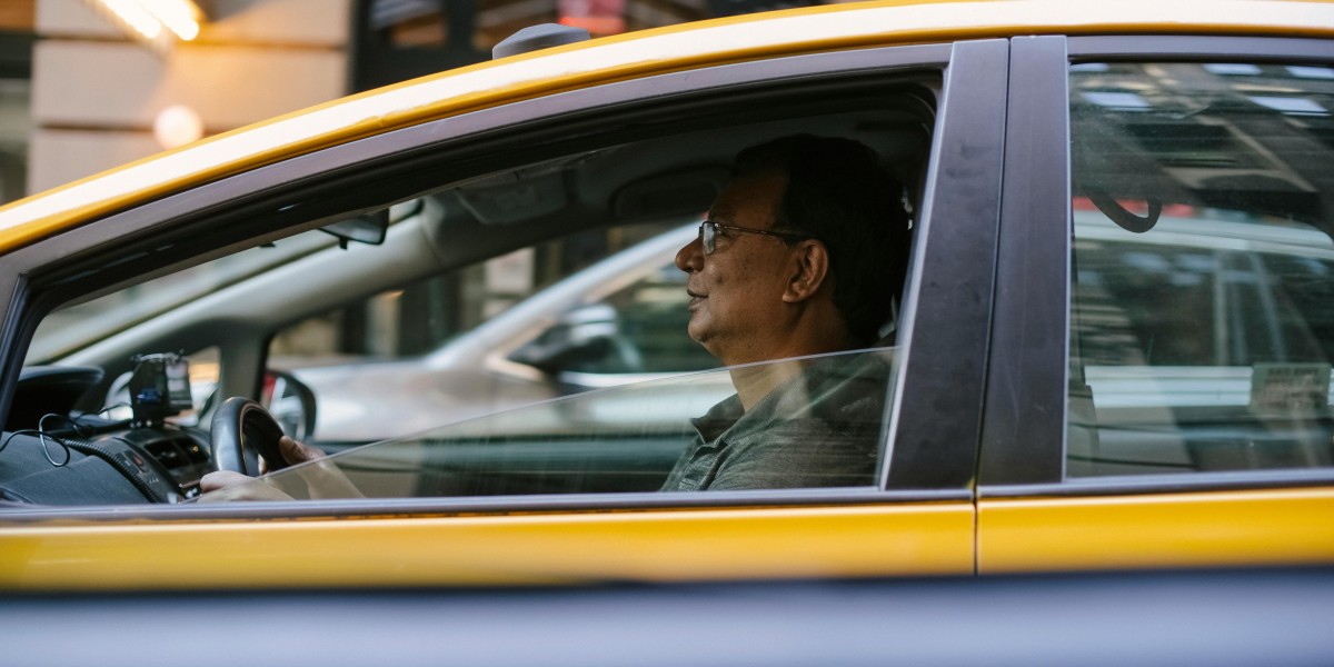 Why Choose a Local Woodend Taxi Over Rideshare Apps?
