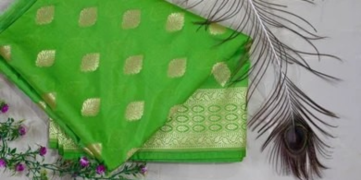 Premium Gadwal Silk in USA – Authentic Handwoven Sarees by Indyvogue