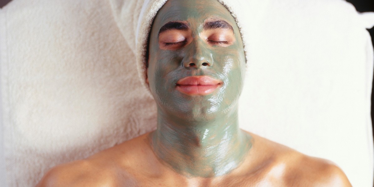 What Techniques Boost Facial Hydration in a Men’s Facial?