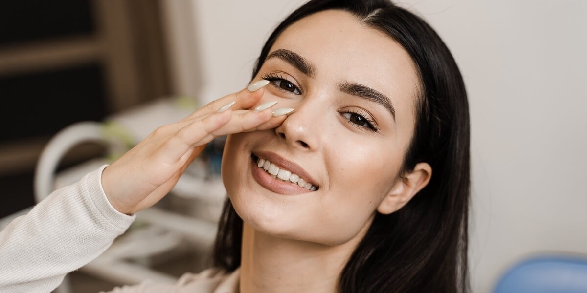 Non-Surgical Nose Job Elevates Angles with Chic, Effortless Style