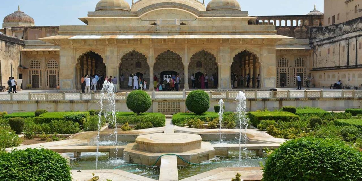 Discover India’s Rich Heritage with Hello India Tour: A Journey through the Taj Mahal and Golden Triangle