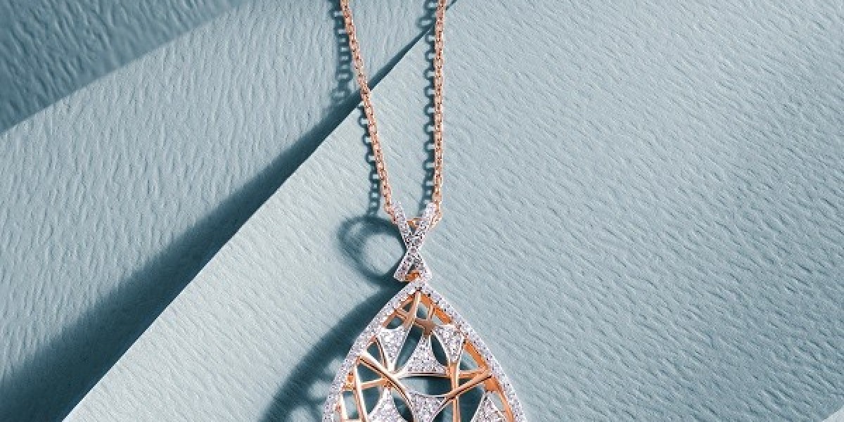 April Birthstone Jewelry: The Dazzling Beauty of Moissanite