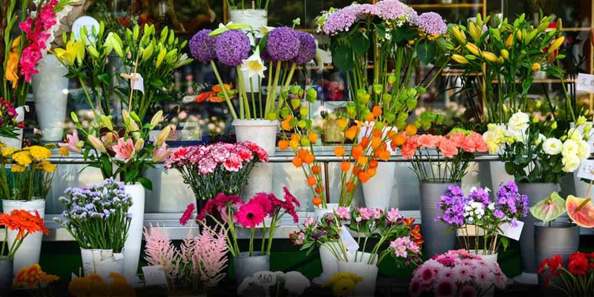 Experience Premium Floral Designs at FlowersMart – Your Go-To Choice for Flower Bouquet Near Me