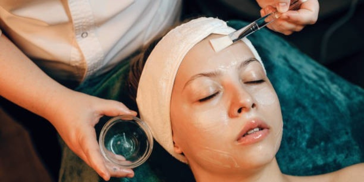 Comparing Chemical Peel Prices in Riyadh: What’s a Good Deal?