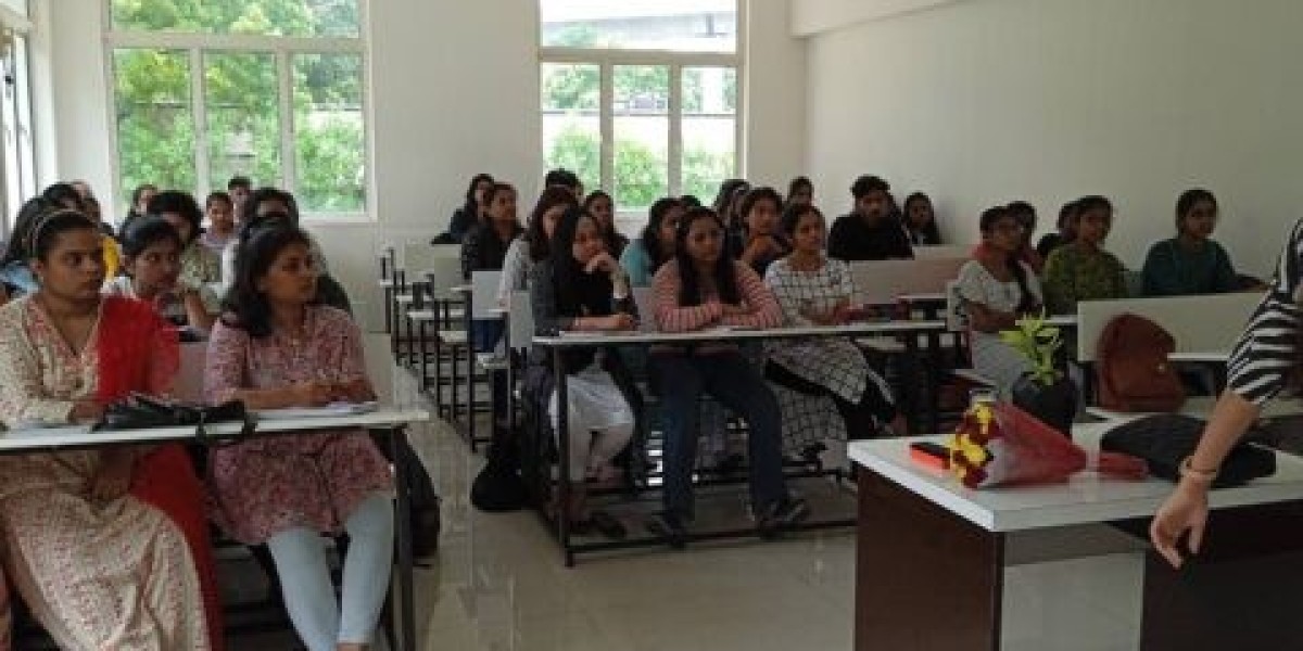 Top Fashion Designing Colleges in 2025: A Complete Guide