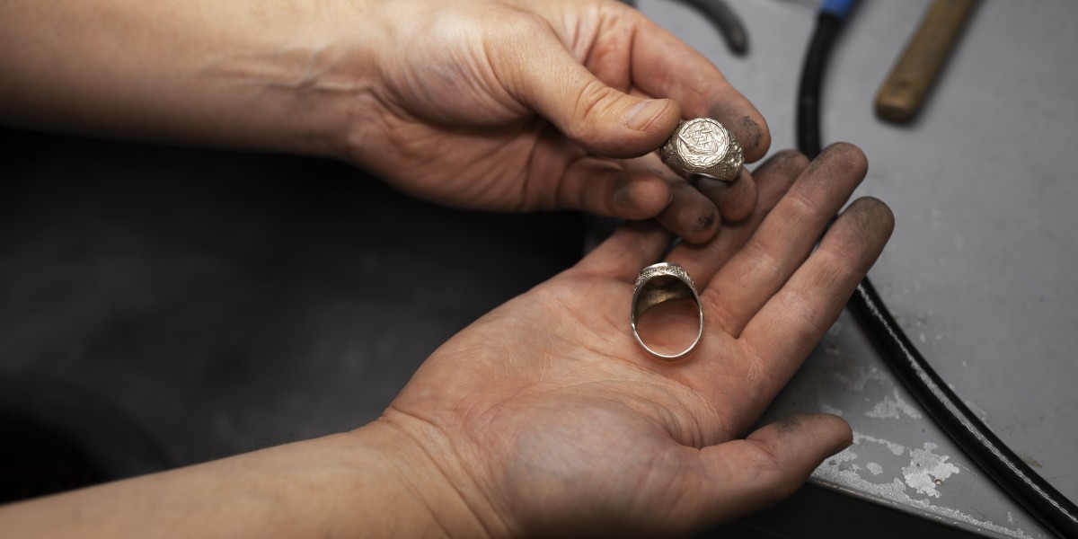 Restore the Sparkle: Professional Jewellery Repair and Ring Resizing Services