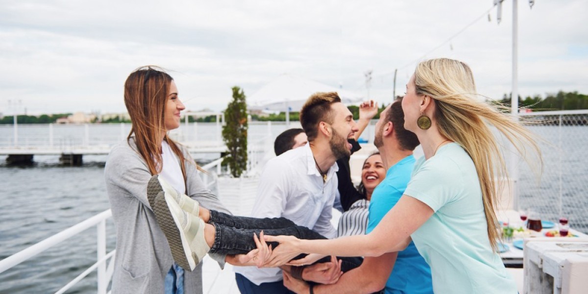 Best Themes and Decor Ideas for Your Bachelorette Party Boat Rental