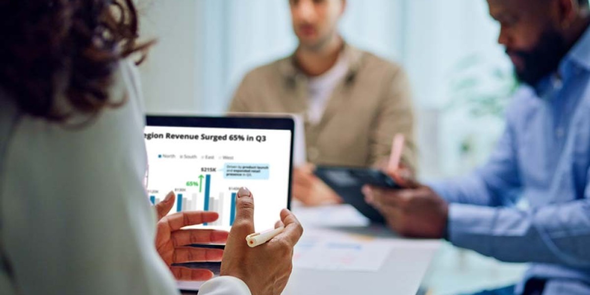 Turning Data into Decisions: How to Tell a Powerful Story