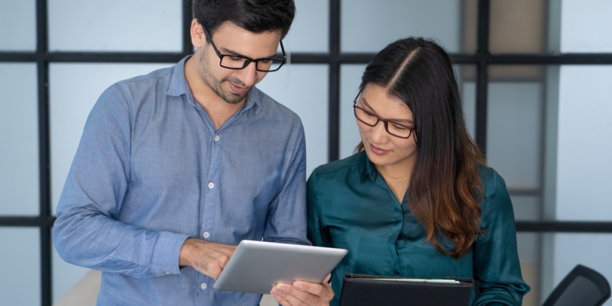 Is Your Global Hiring Too Slow? How Employer of Record Services Fix the Problem