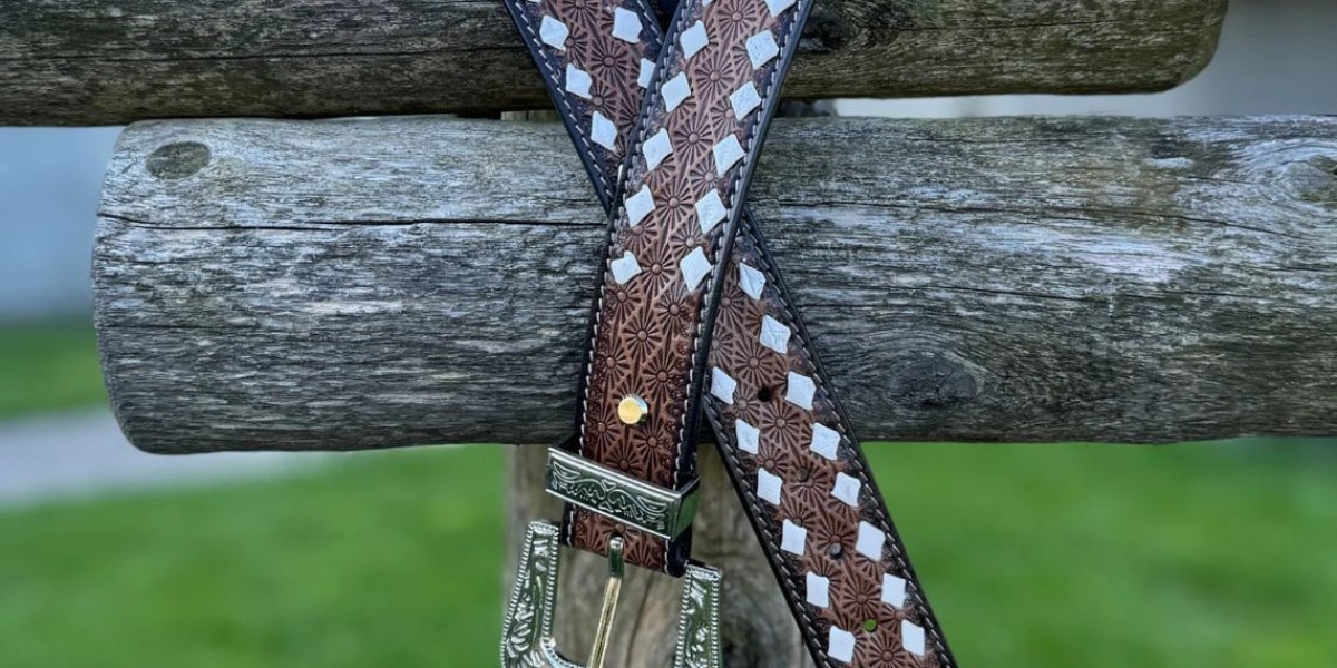 Classic Womens Tooled Leather Belt – Perfect for Any Outfit