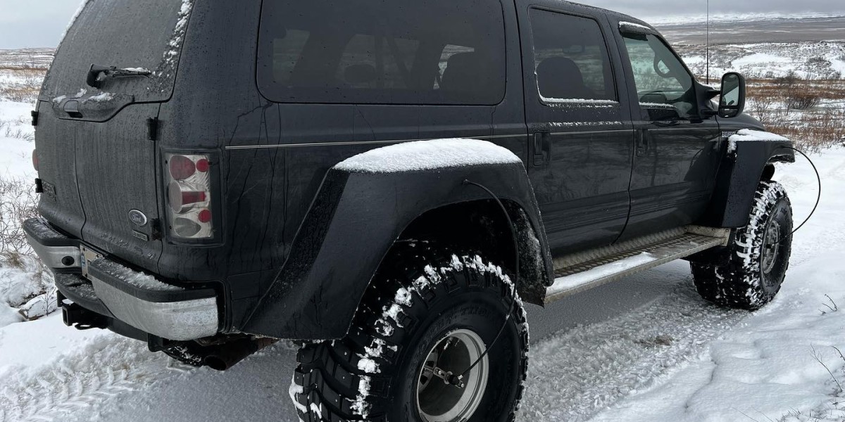Discover Iceland: Your Expert Private Tour Guide Iceland for Luxury Small-Group Adventures