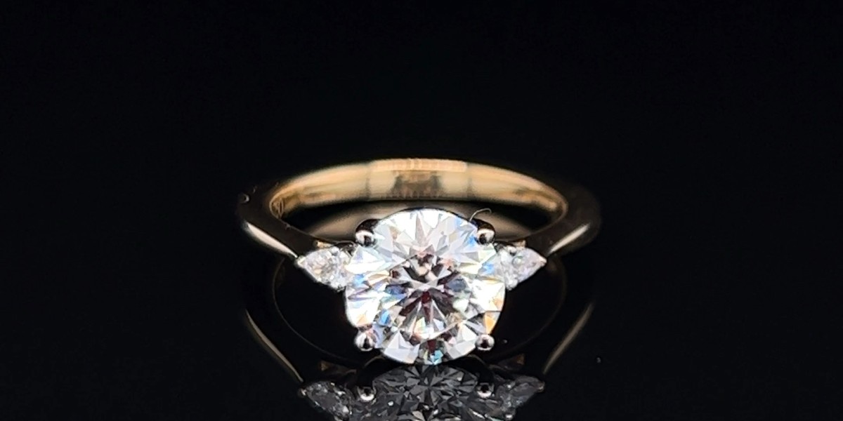 How to Choose the Right Diamond Jewelry Store for Your Needs | Diamond Outlet Shop