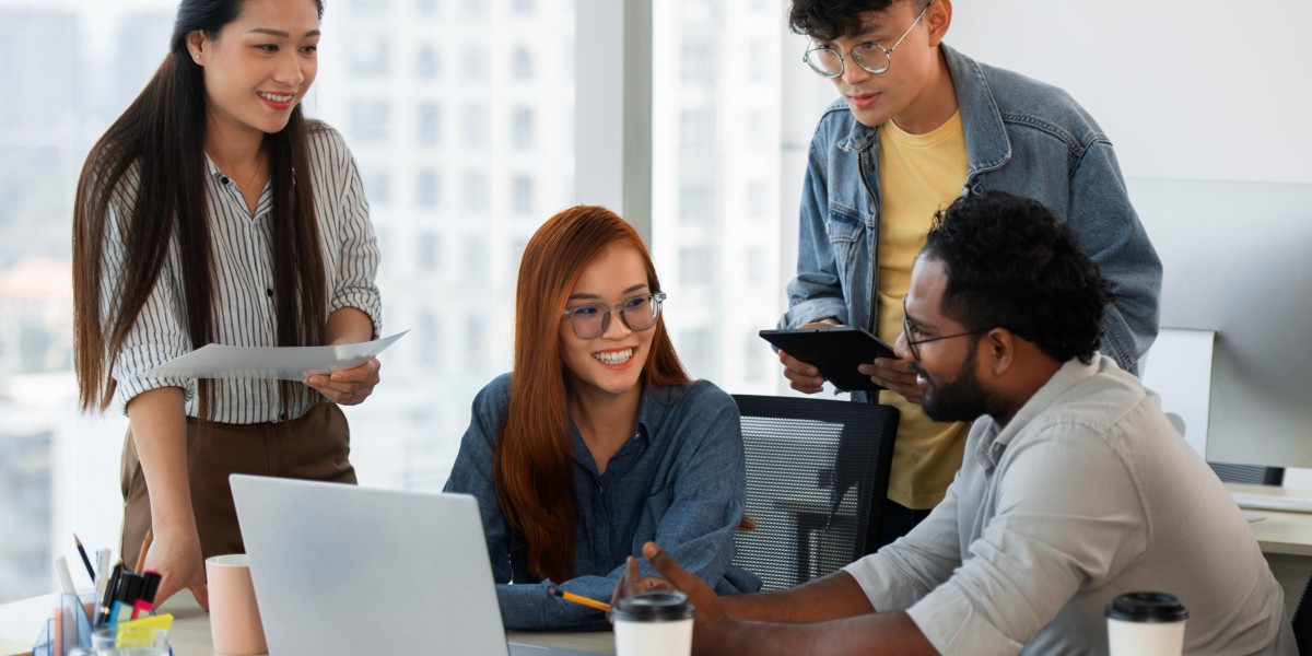 Top Reasons Businesses Should Hire a Prompt Engineer for Smarter AI Outcomes