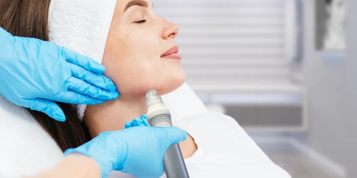 HydraFacial for Anti-Aging: Reduce Fine Lines and Wrinkles