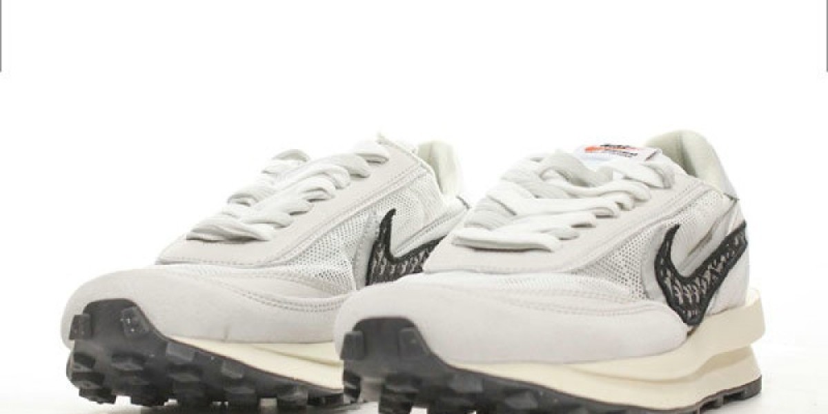 sacai x nike 價錢全解析｜從 clot 聯名到 dior sacai 華夫解構鞋，時尚與運動的極致融合