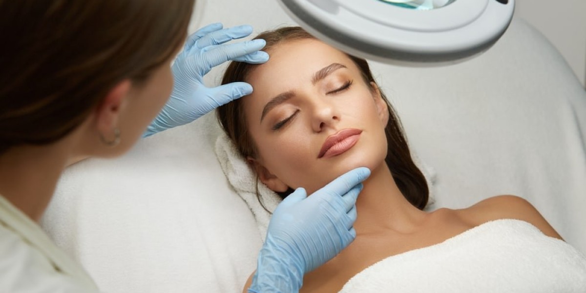 Can Best Dermatologist treat acne scars safely?