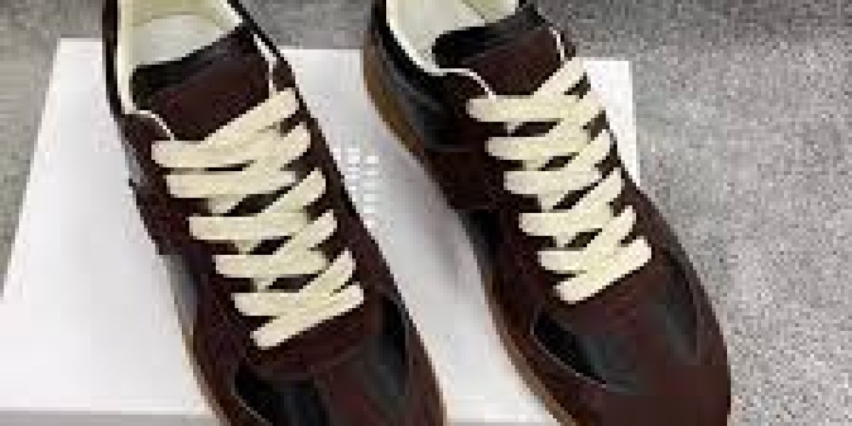 The Rise of Replica Shoes: Understanding the Phenomenon and Its Implications