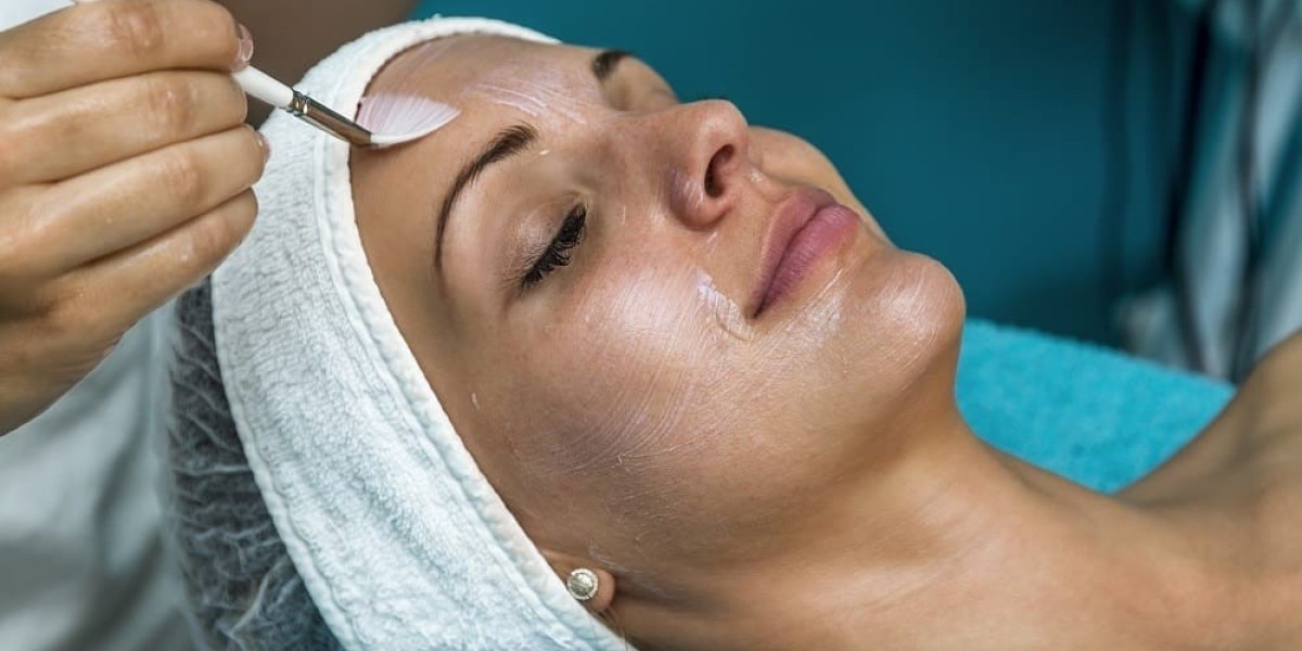 Are Glycolic Acid Peels Effective for Oily Skin?