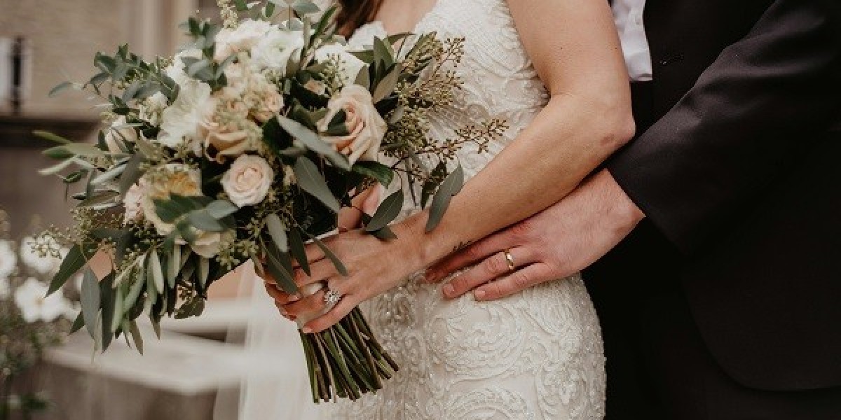 Personal Touches and Finishes: Men’s Wedding Rings Ideas