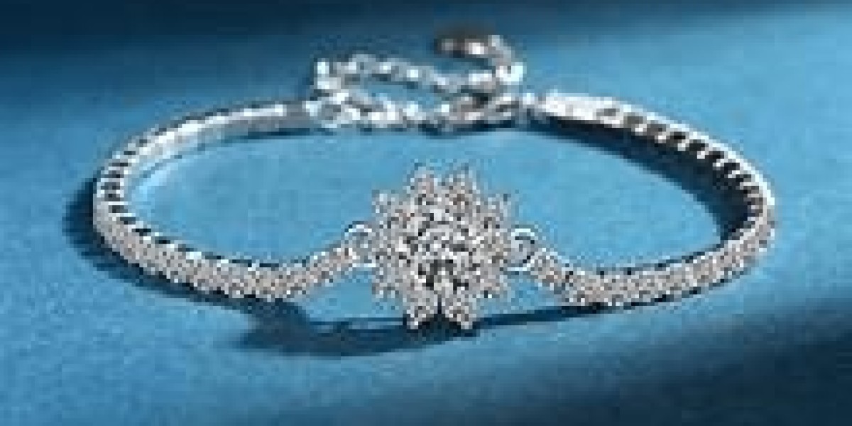 How to Match Your Diamond Tennis Bracelet with Your Outfit