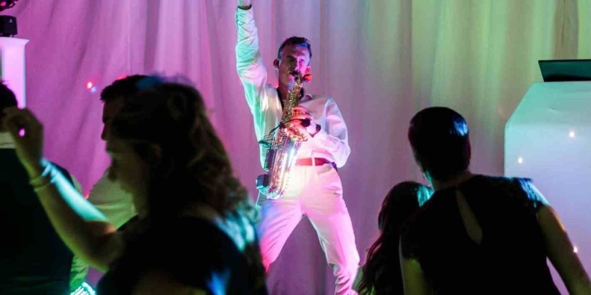 Cornwall Wedding Trends 2026: Music Themes, DJ Sets & Dancefloor Ideas
