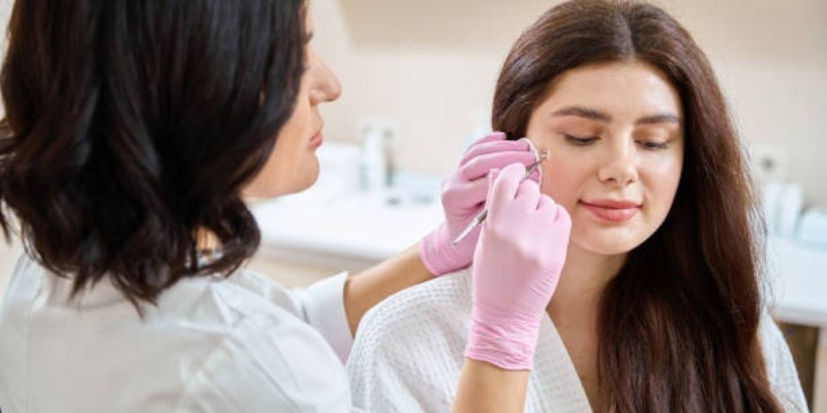 Pimple Treatment in Dubai to Reduce Redness and Inflammation