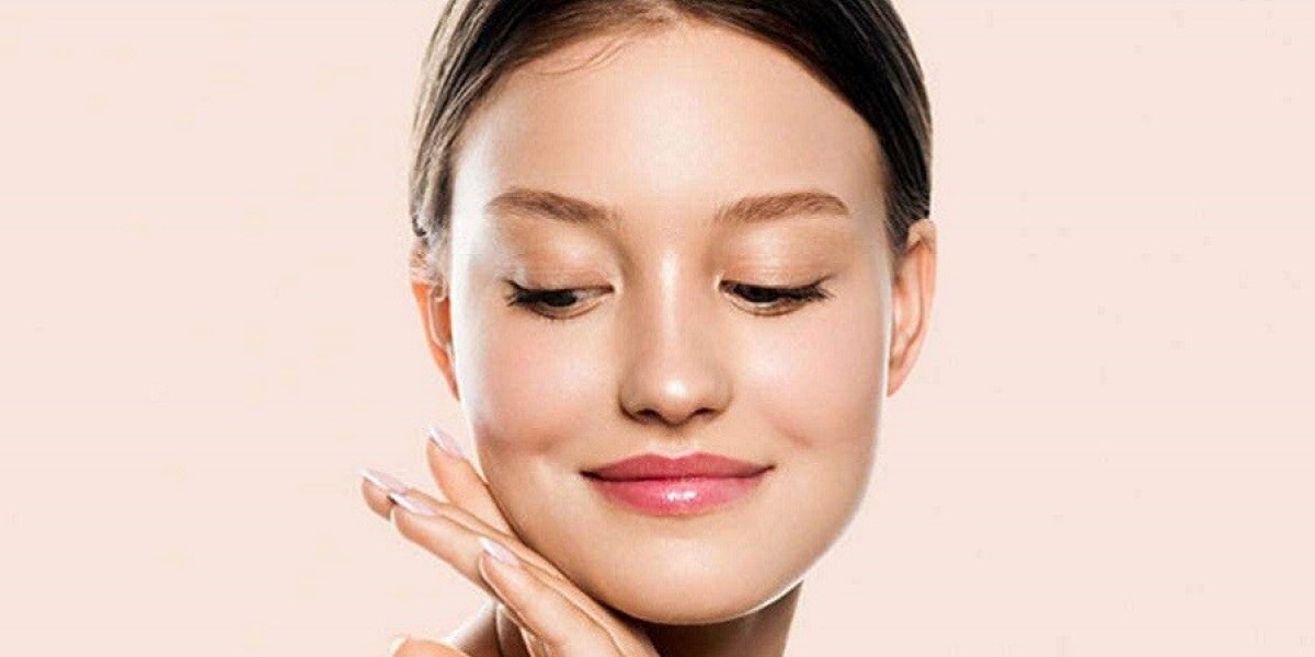 Maximize Bright, Smooth Radiance Daily Using Skin Whitening Treatment