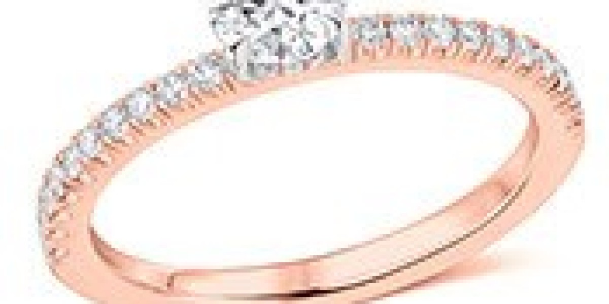 Gemstone Engagement Rings vs. Halo Engagement Rings: A Friendly Guide to Two Gorgeous Styles