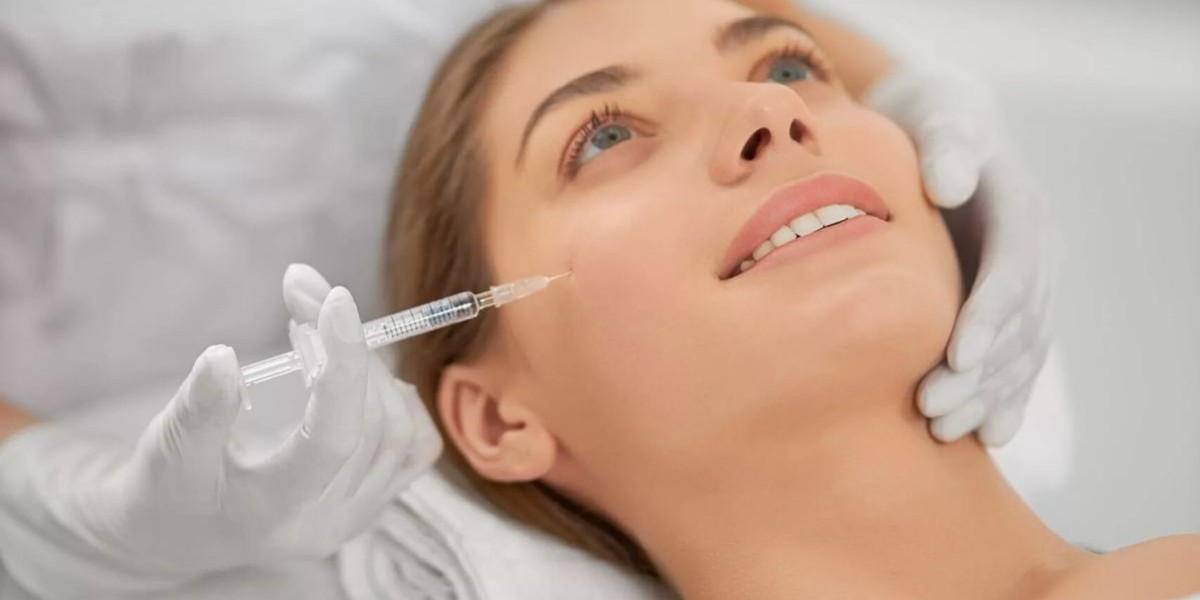 Non-Surgical Facelift Using Fillers in Dubai: A Modern Anti-Aging Solution