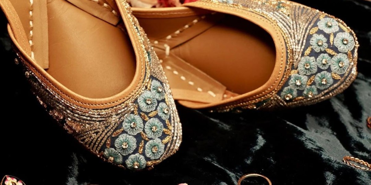 Mastering the Art of Accessory and Punjabi Juttis Coordination