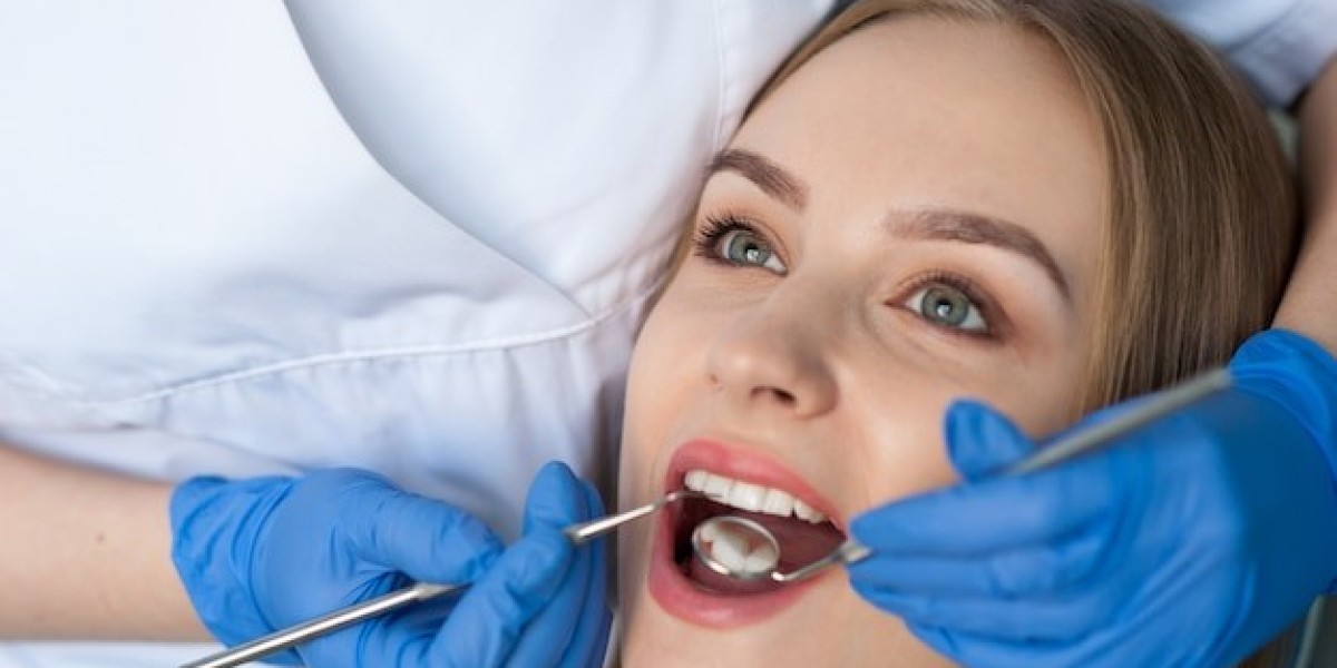 Teeth Whitening in Dubai to Bring New Shine to Your Everyday Smile