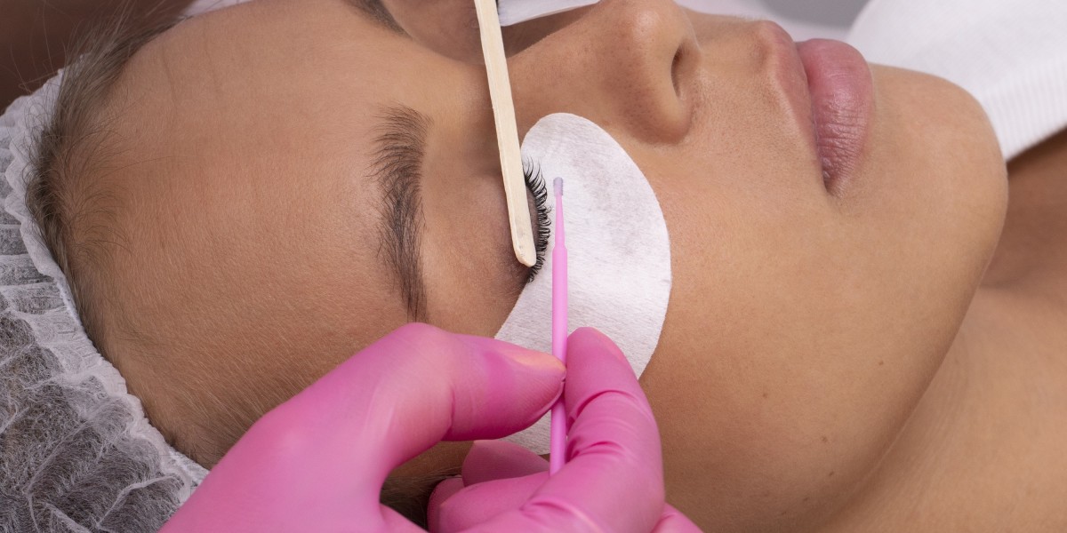 Classic lash extensions in Milpitas