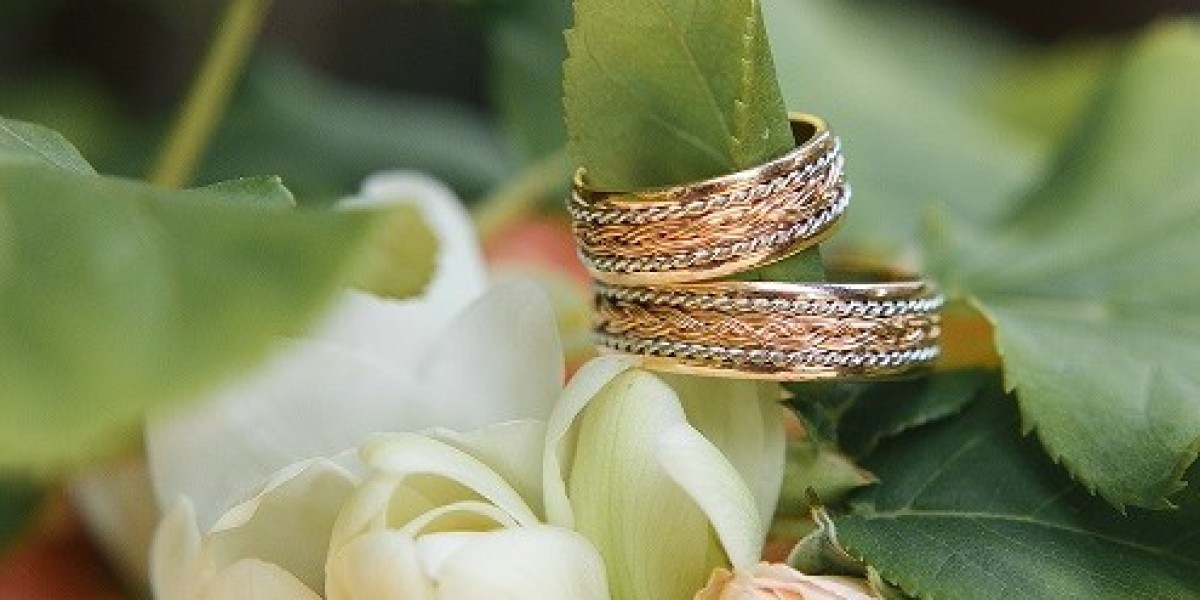 Mixing Metals in Style: The Rise of Two-Tone Wedding Bands