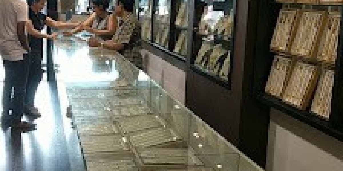 How can customers find premium Gold Jewellery For Men and Gold Men Jewellery at Krishna Jewellers New Zealand that combi