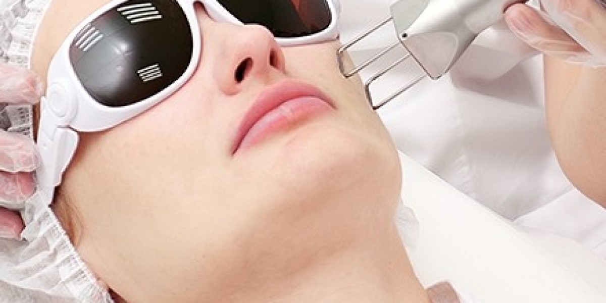 Fractional CO2 in Dubai vs. Microneedling: Which Treatment Wins?
