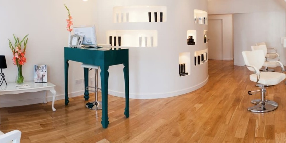 Barber Puerto Banus: Experience Elite Grooming Excellence with Shah Banus