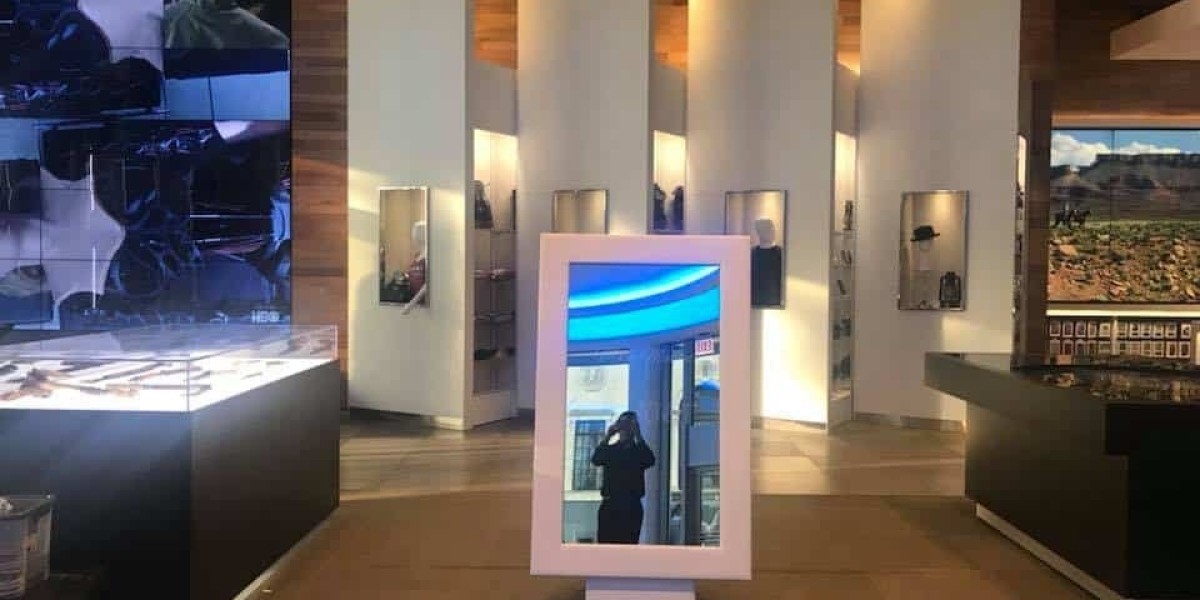 Add Hollywood Glamour to Weddings with a Photo Booth Chicago Experience