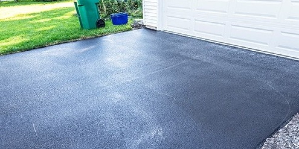 What Should You Look for in Sealcoating Contractors in Harrisburg, PA?