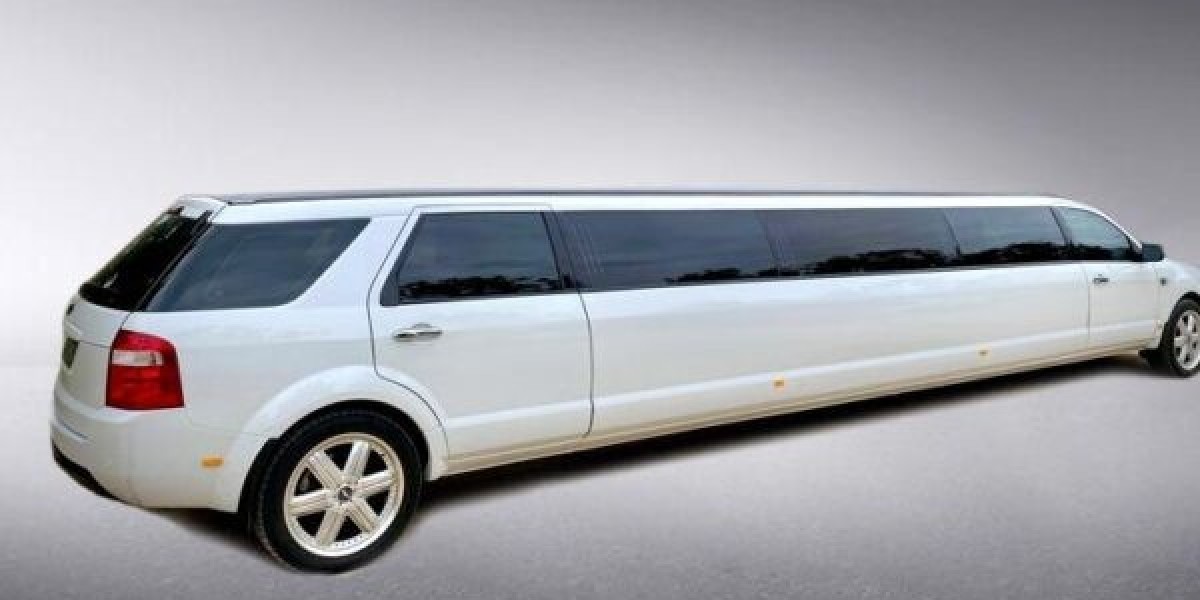 The New Standard for Executive Airport Transfers: Flight Tracking, Real-Time ETAs and Meet-and-Greet