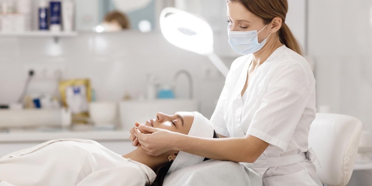 Need the Best Dermatologist for hair issues?
