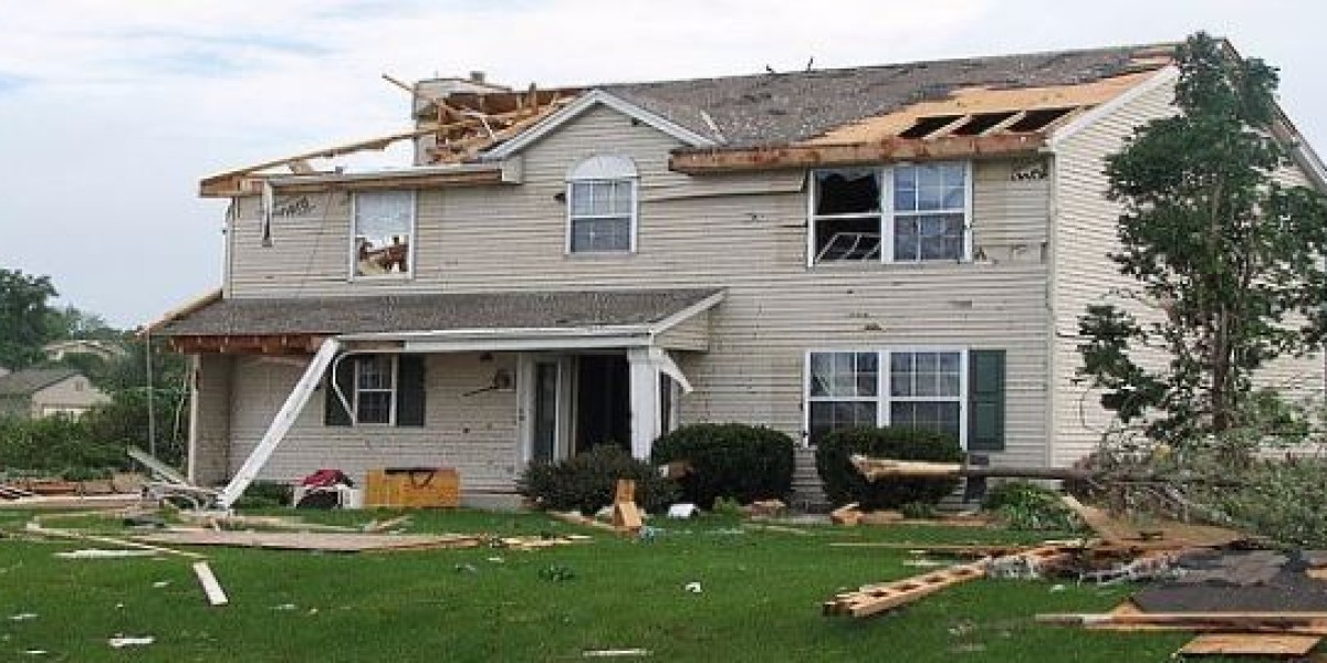 How a Storm Damage Insurance Adjuster Helps Your Claim