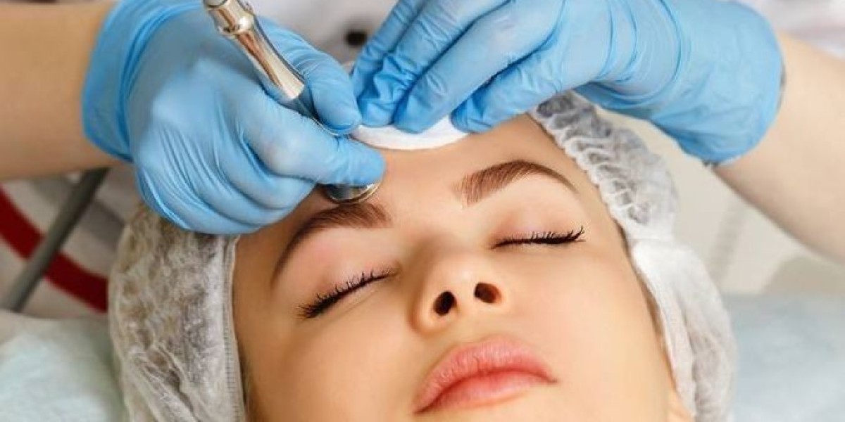HydraFacial Treatment in Dubai: Can You Wear Makeup Right After the Session?