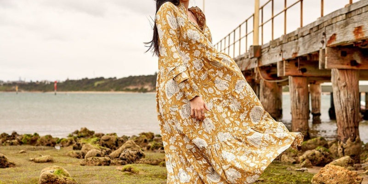 Shop Boho Elegance – Cotton Maxi Dresses Available Now!