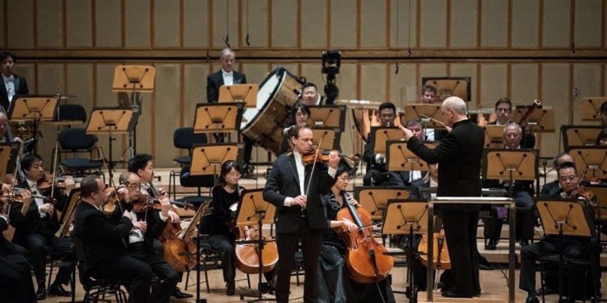 How Do Russian Composers Use Folk Tunes in Their Compositions?